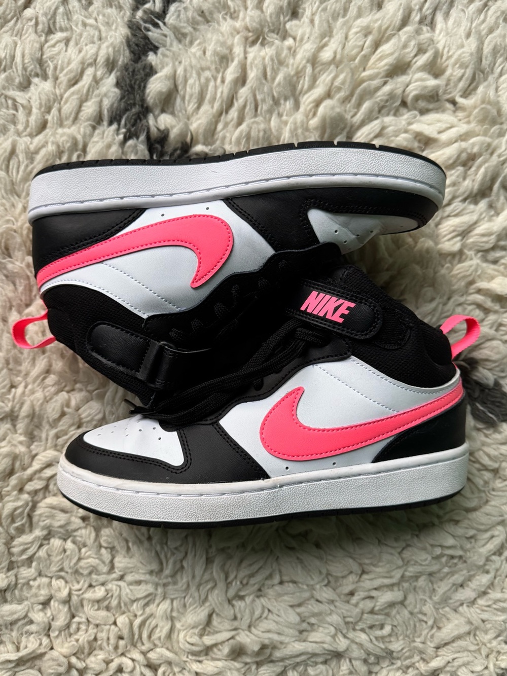 Nike Big Kids sz 6 Youth Sneakers - Black White Hot Pink